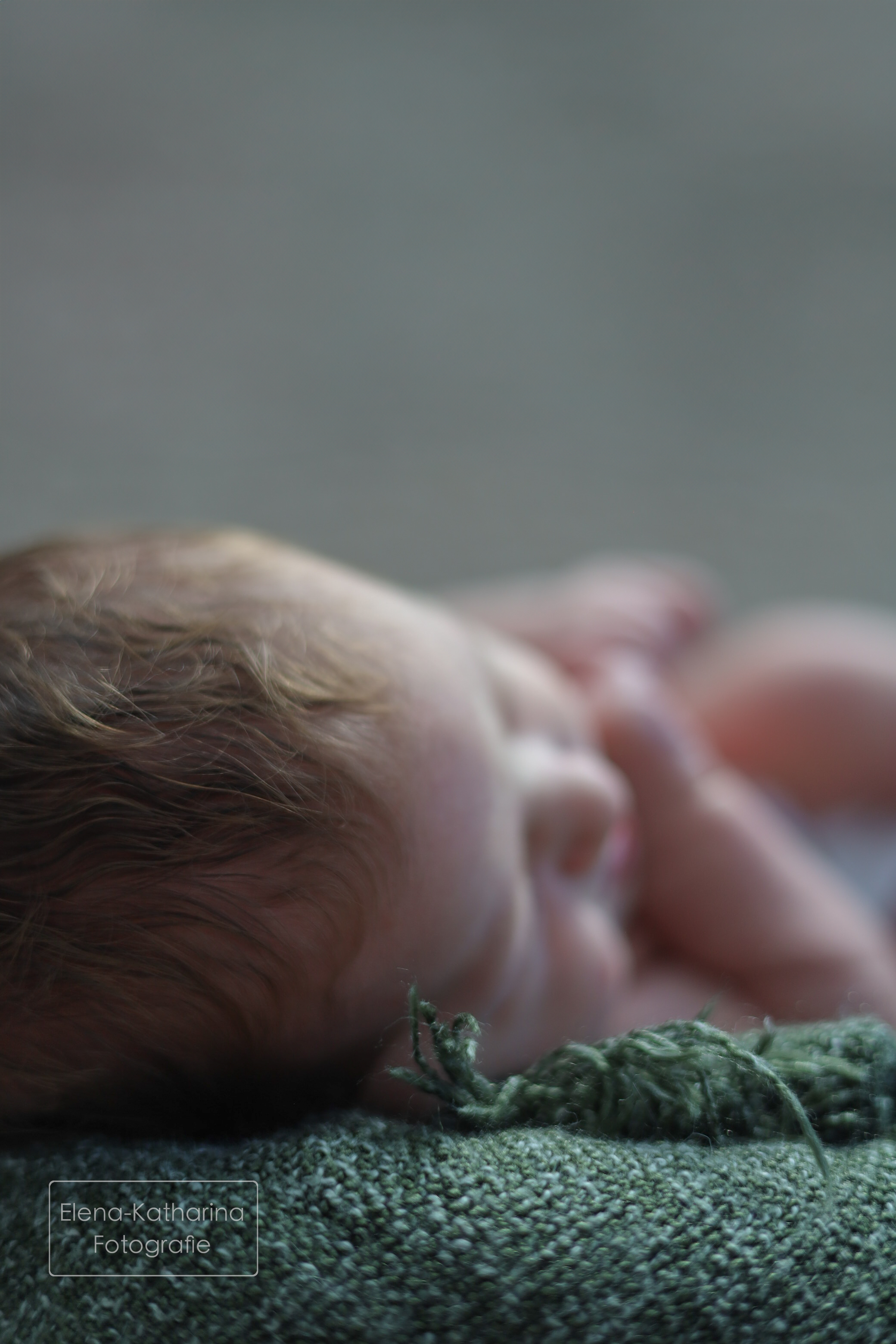 Sanfte Babyaufnahme mit natürlichen Farben